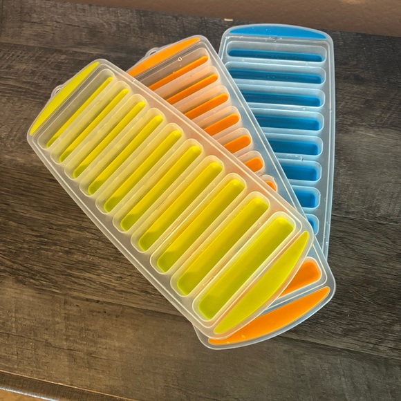 Must bundle ice cube molds - Picture 5 of 5
